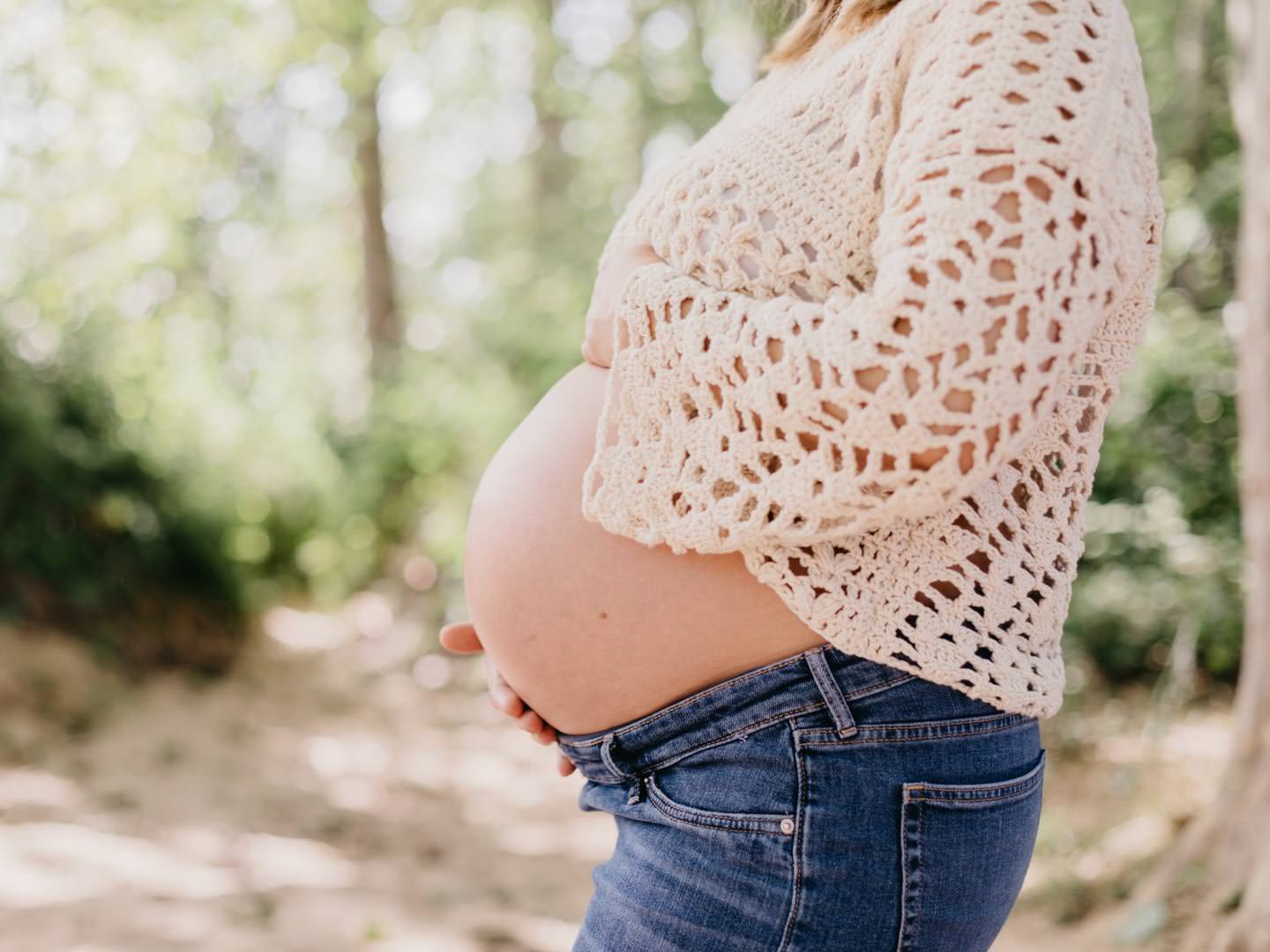 Sesión de embarazo en el bosque de de Mollet, Barcelona
