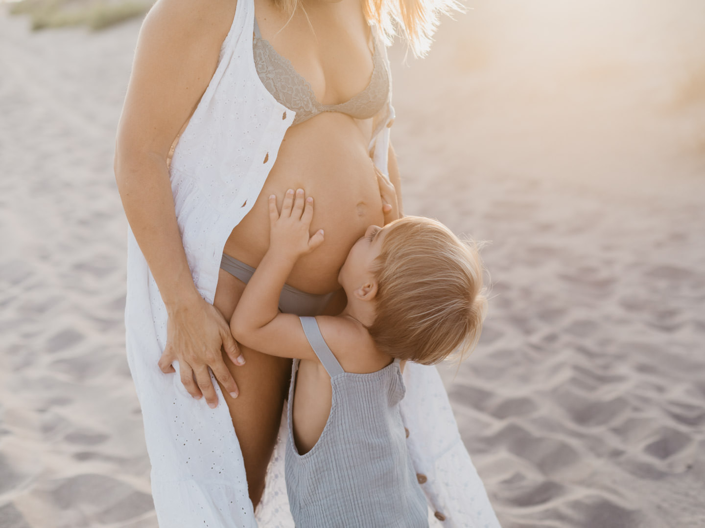 Sesión de embarazo en la playa